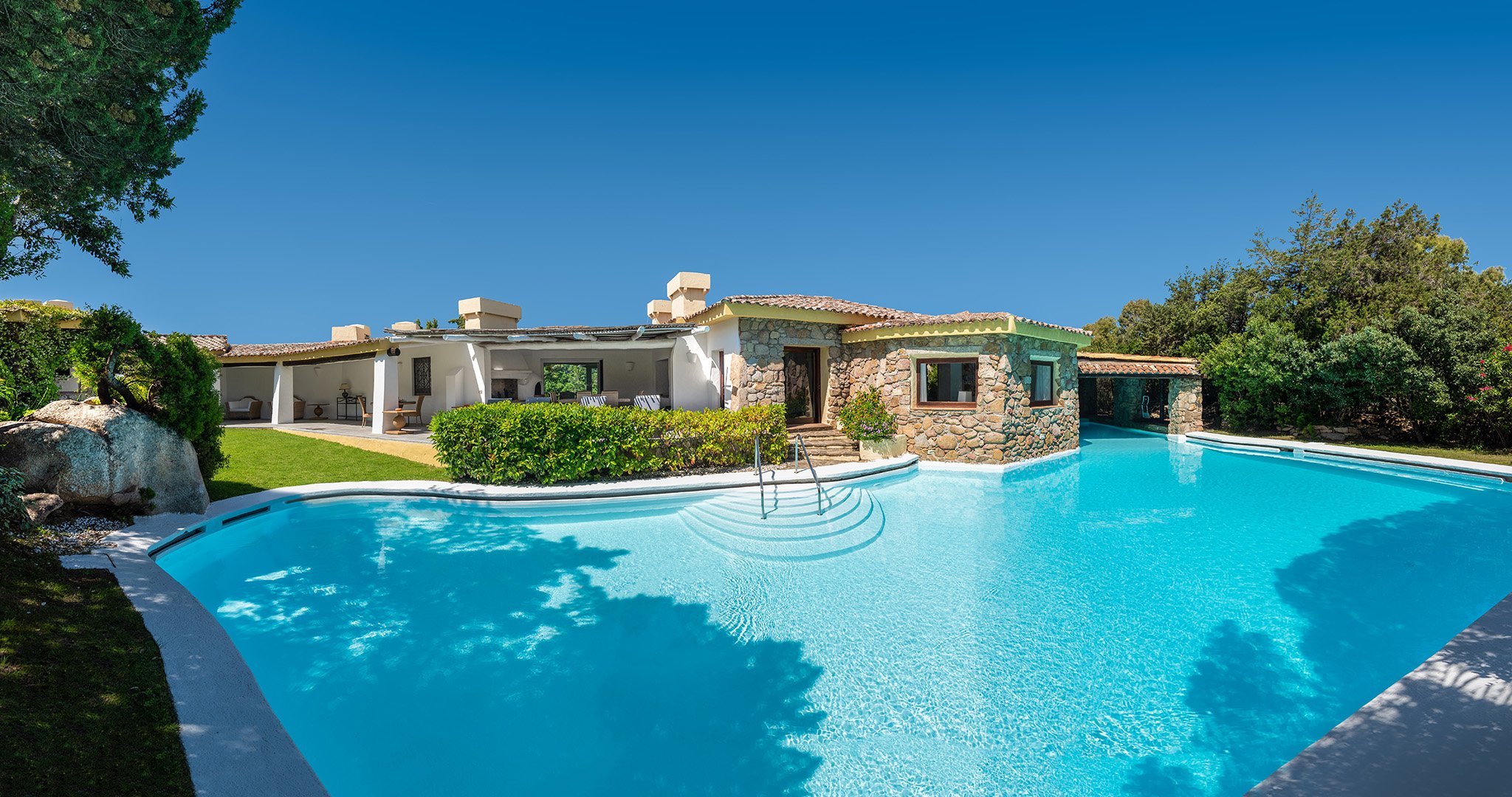 Exclusive villa<br>with private beach