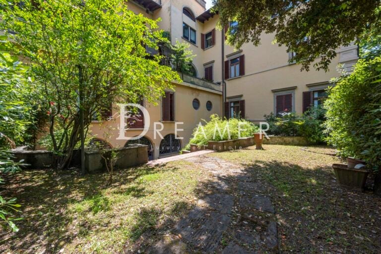 2238 Appartamento in Villa Storica Firenze (37)