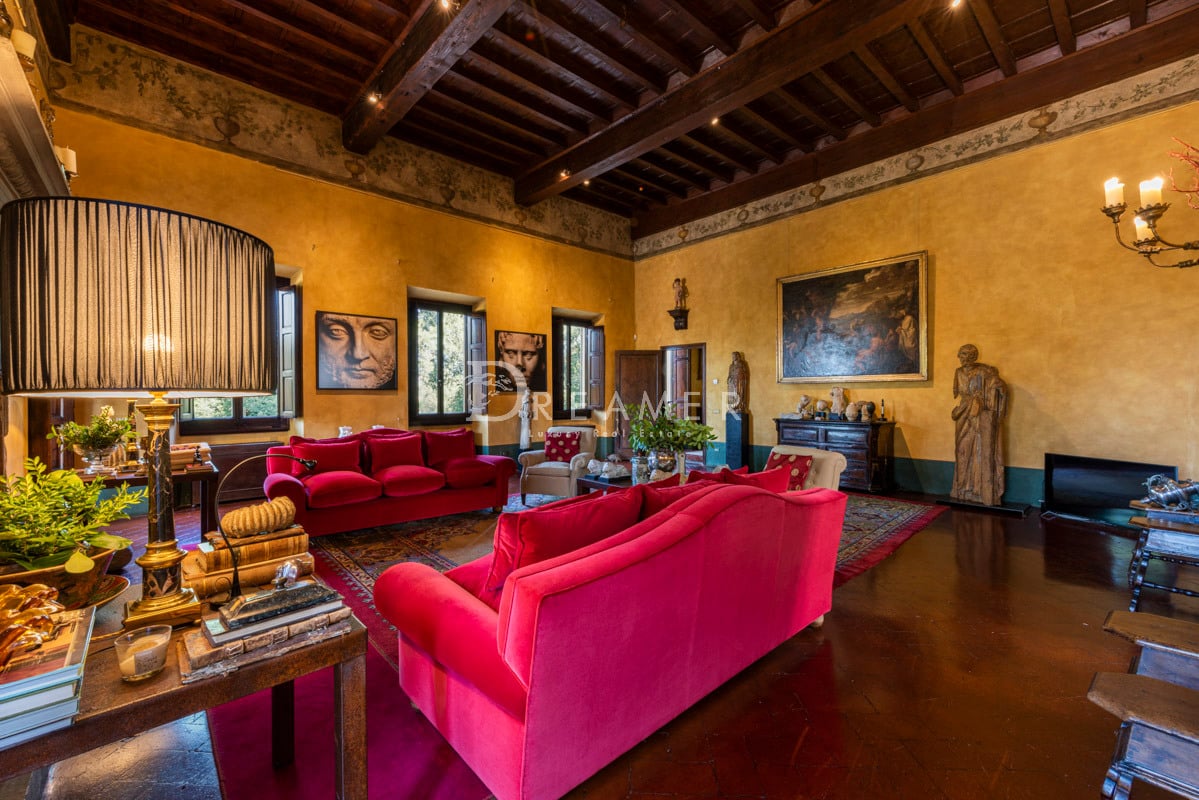 Luxury Apartment <br>in historical Villa
