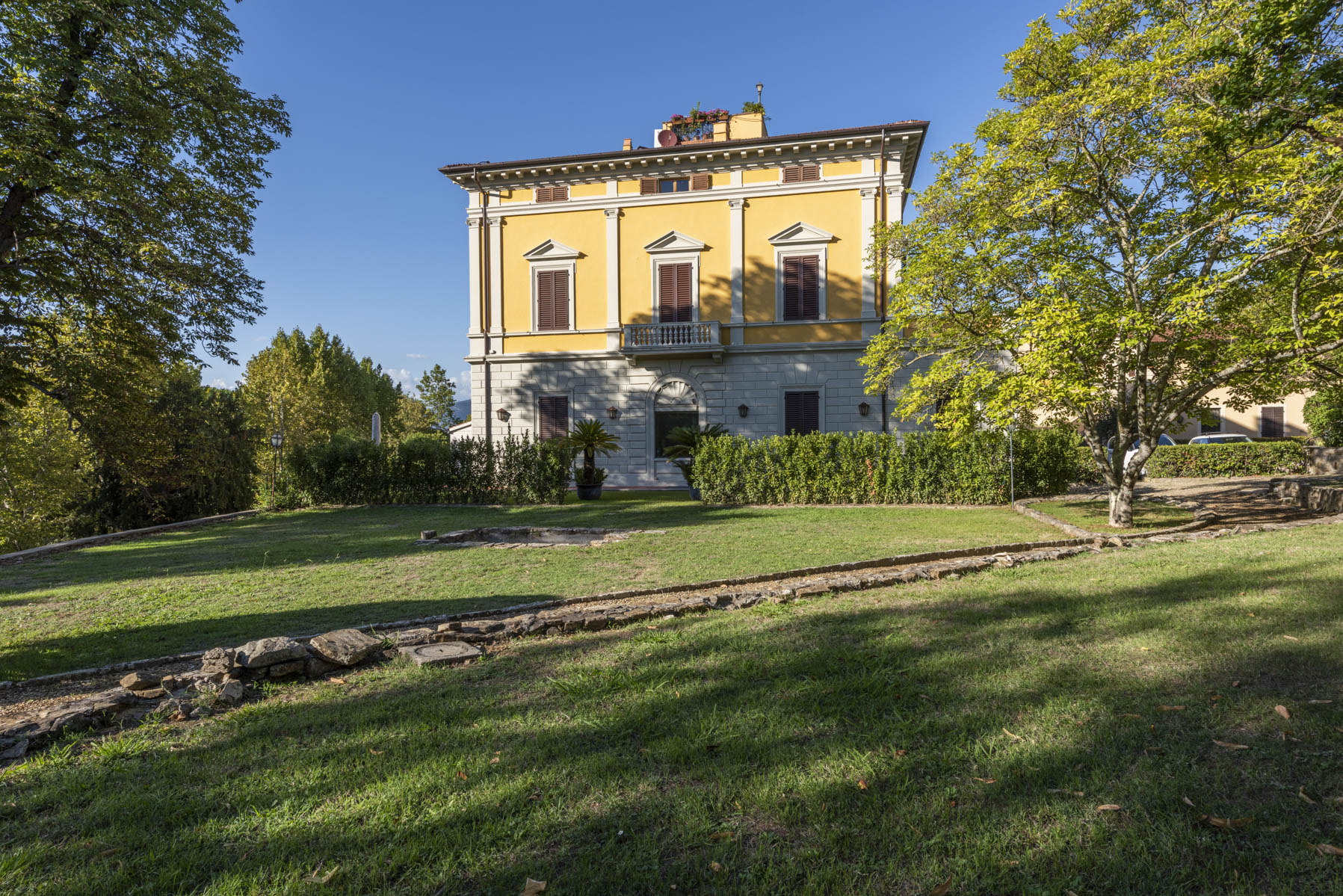 Prestigioso Appartamento in Villa Storica<br> con Piscina
