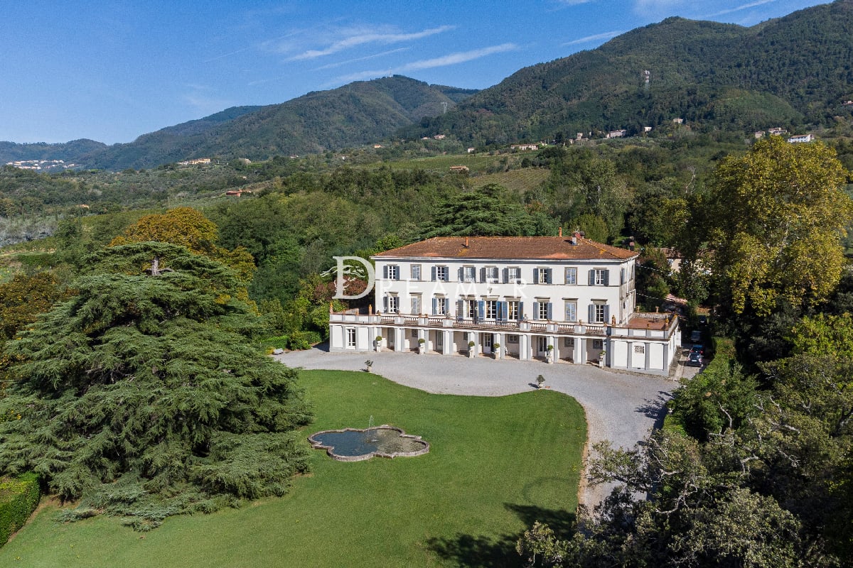 6361 Storica Villa con Piscina sulle Colline di Lucca (5)