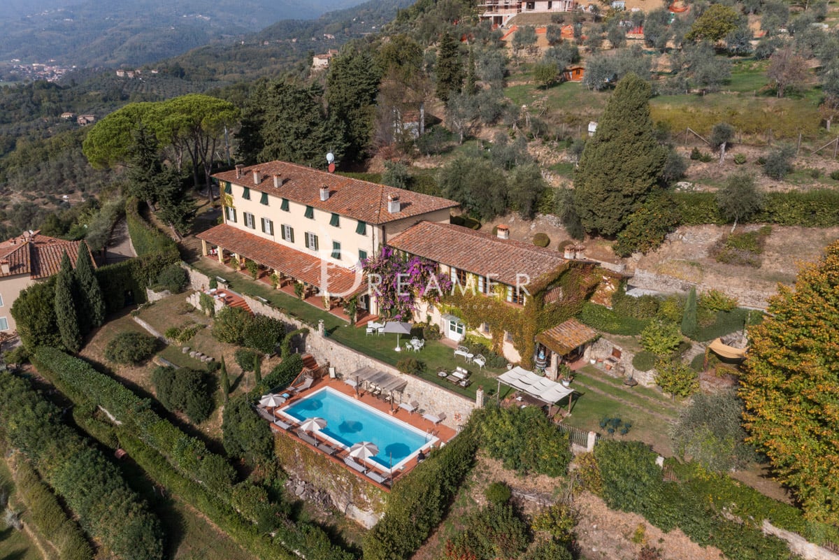 6042 Villa Storica con Piscina e Vista Panoramica sulle Colline di Lucca (35)
