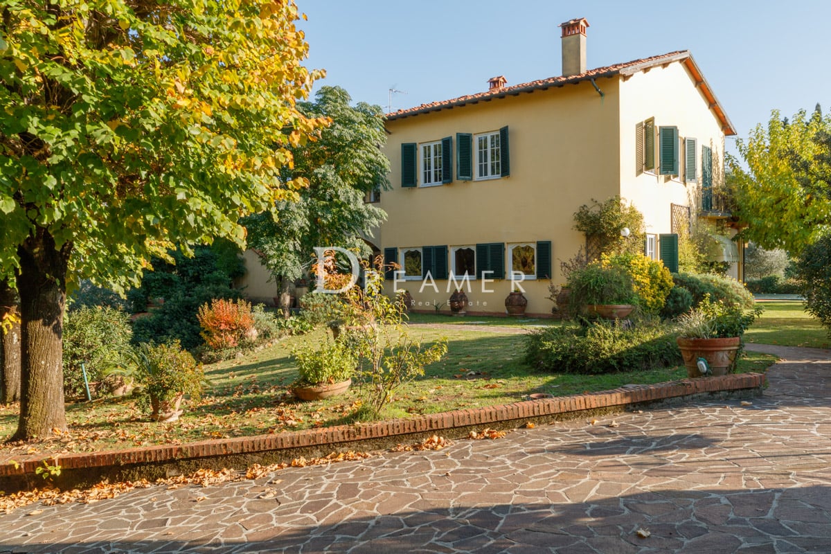 6123 Prestigiosa Villa con Piscina a Lucca (34)
