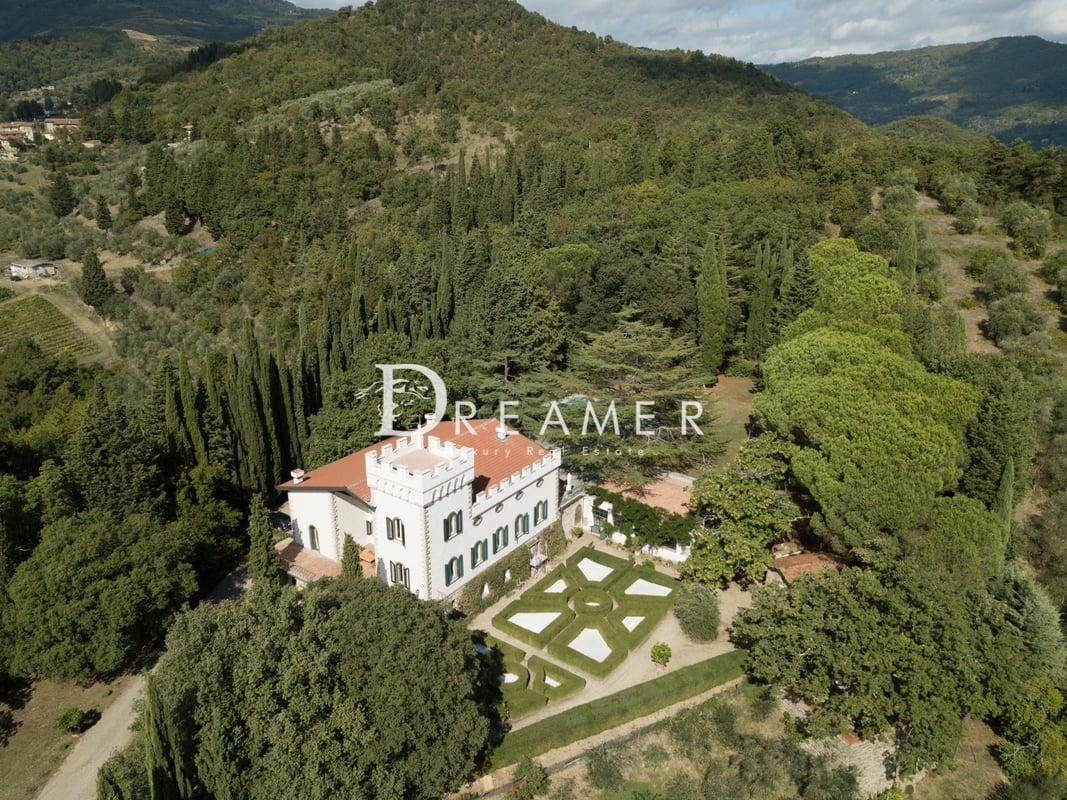 7368 Prestigiosa Villa Storica con Piscina e Torre Panoramica (49)