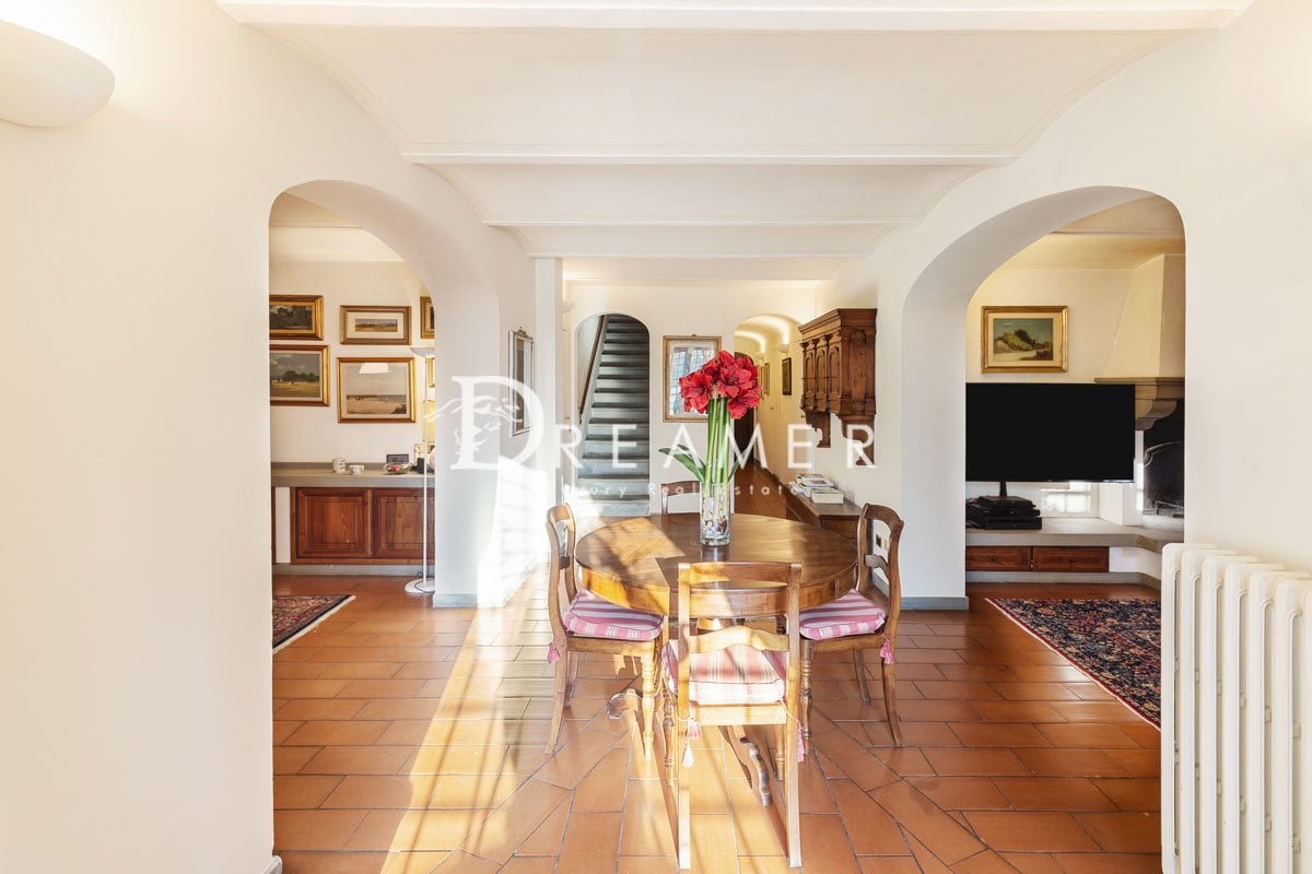 215- Luxury-villa-for-sale-in-Prato-8661