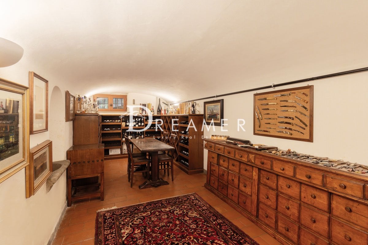 232- Luxury-villa-for-sale-in-Prato-8661
