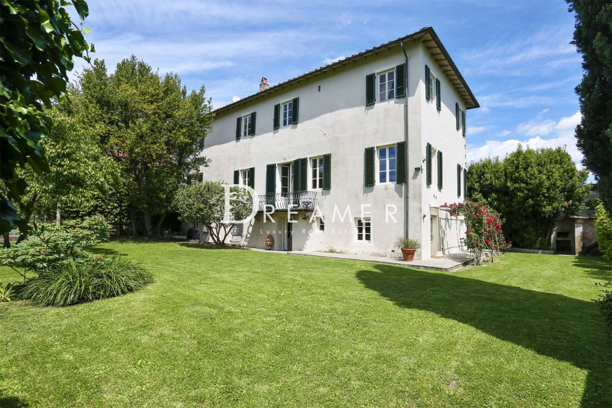 Historic-villa-with-pool-for-sale-Lucca-5974_22