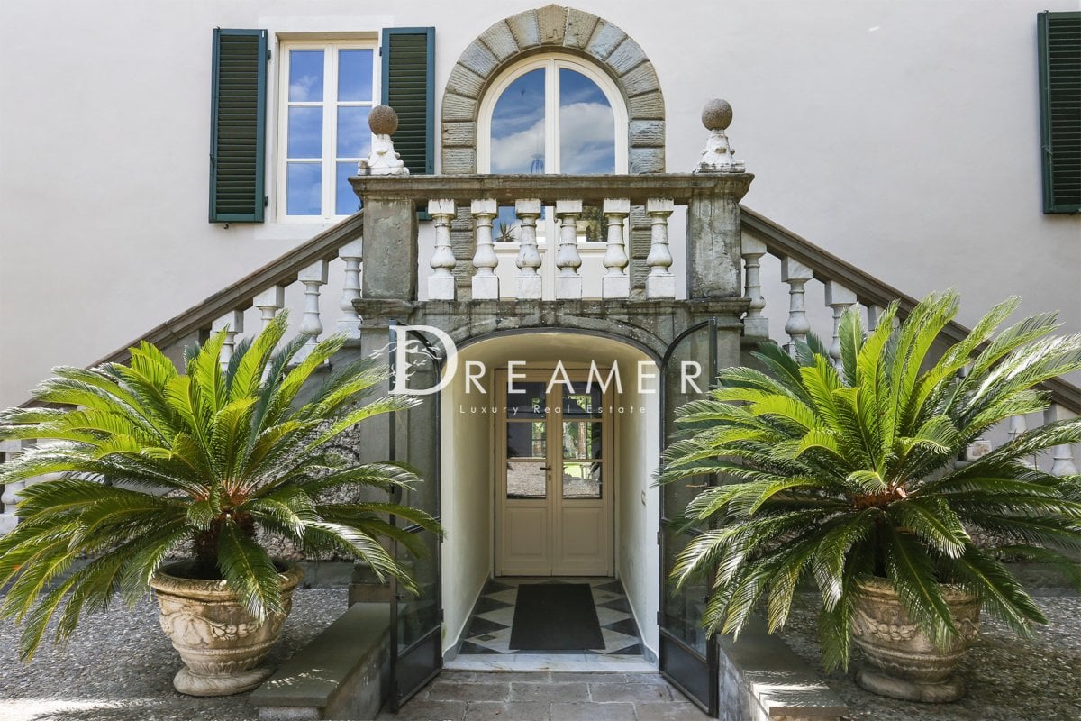 Historic-villa-with-pool-for-sale-Lucca-5974_23