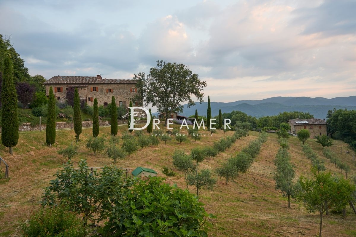 Countryhouse-for-sale-with-pool-Chianti-9554-24