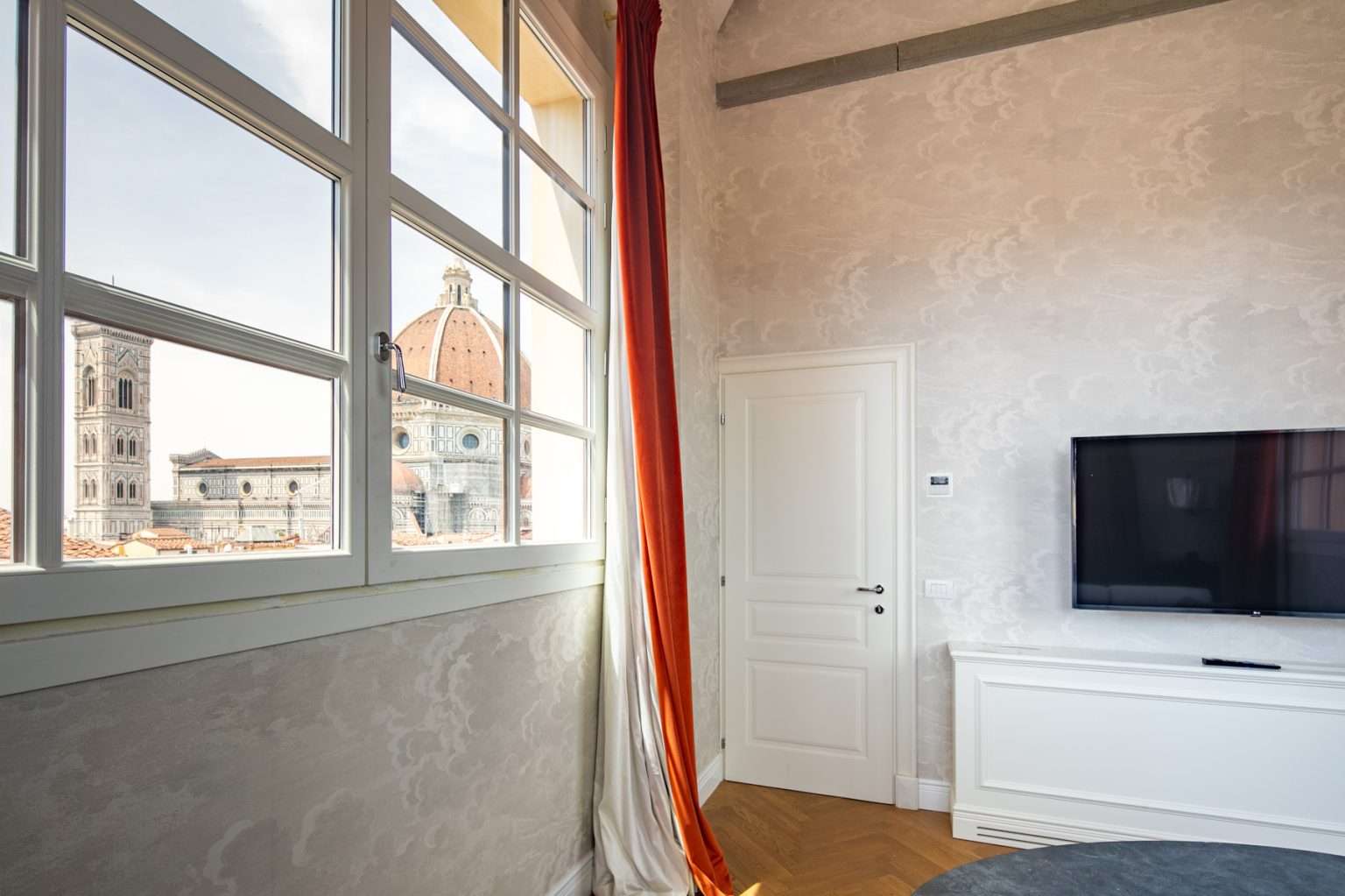 2338-elegante-attico-in-palazzo-storico-con-vista-header1