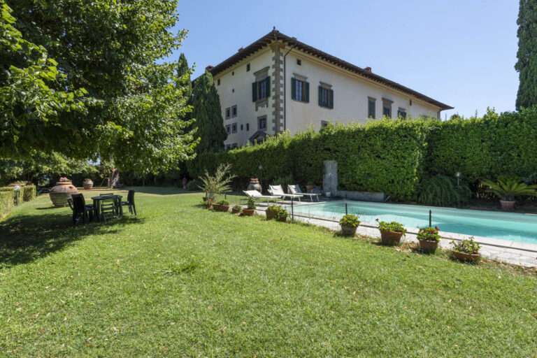 3154-vendita-prestigioso-appartamento-in-villa-storica-con-piscina-privata-header1